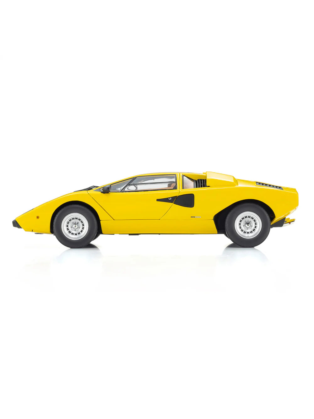 Yellow Countach LP400 model car, scale 1:18
