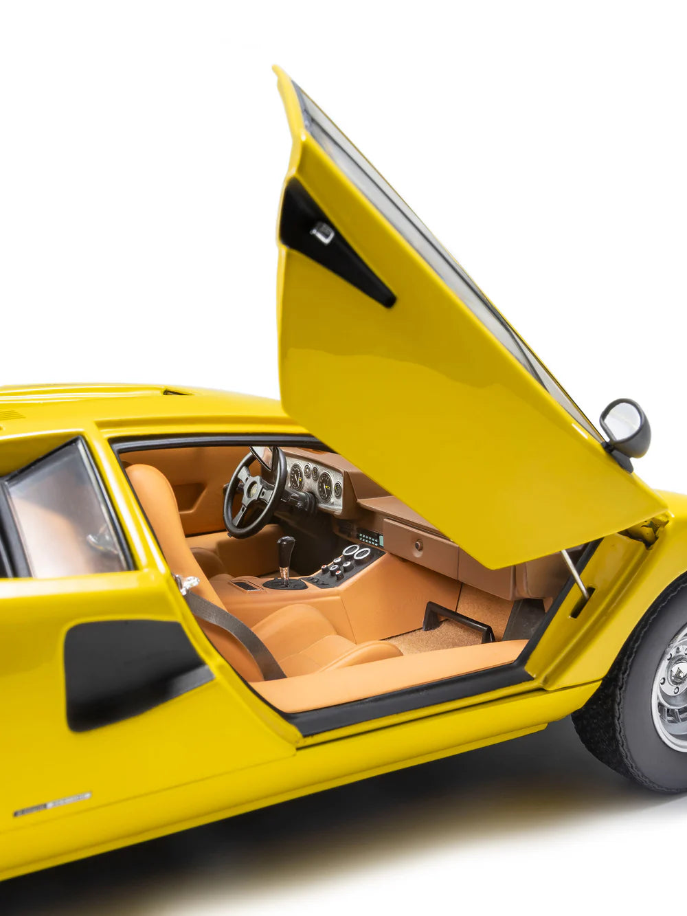 Yellow Countach LP400 model car, scale 1:18